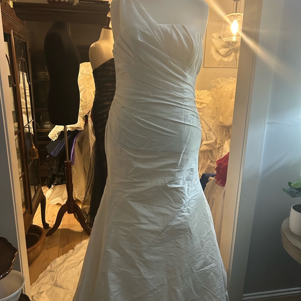 Modeca size 16